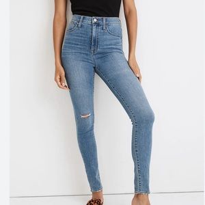 Madewell 11" High-Rise Roadtripper Jeggings in Keele Wash: Knee-Rip Edition